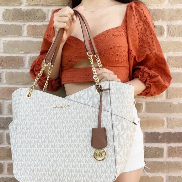 Michael Kors Large Chain Shoulder Tote MK Signature - Picture 5 of 6